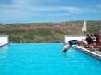 Der grosse Pool ist die Attraktion der Jugendherberge in Vila do Porto/Insel Santa Maria, Azoren